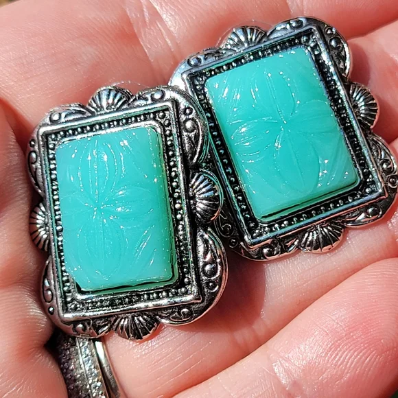 Western Boho Etched Glass Silver Tone Earrings, four colors - Picture 5 of 5